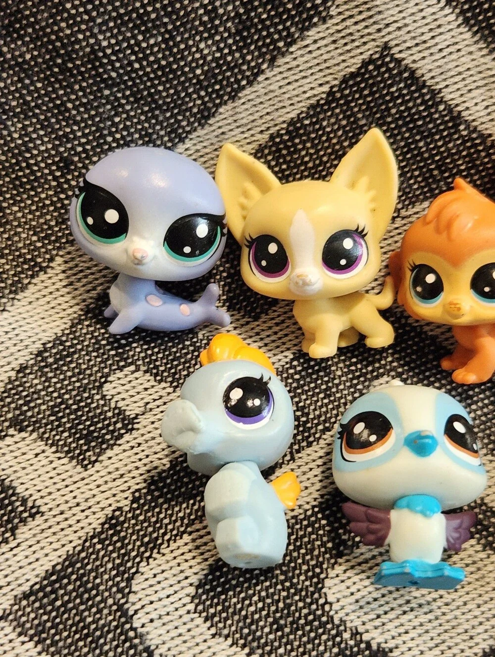 Littlest Pet Shop Lot Of 7 Mini Figures #3917 #2-66 #2-123 #1-61 #2-87 #2-108